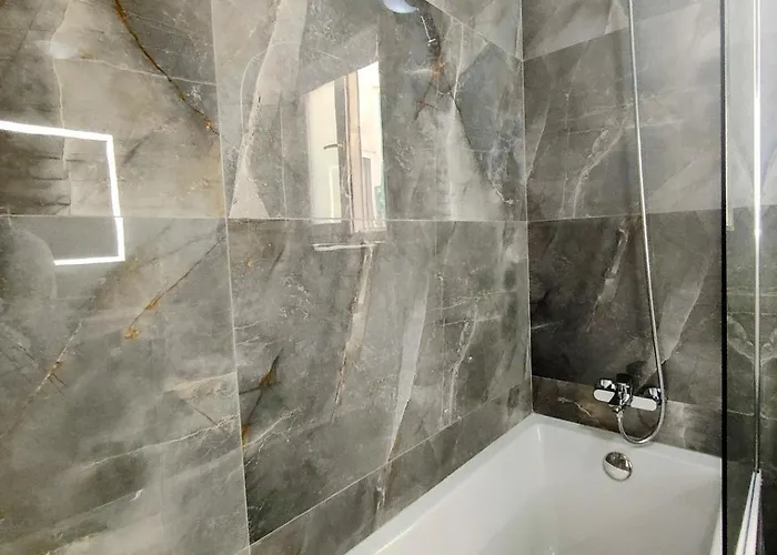 Al-andalus, Chic 홈스테이